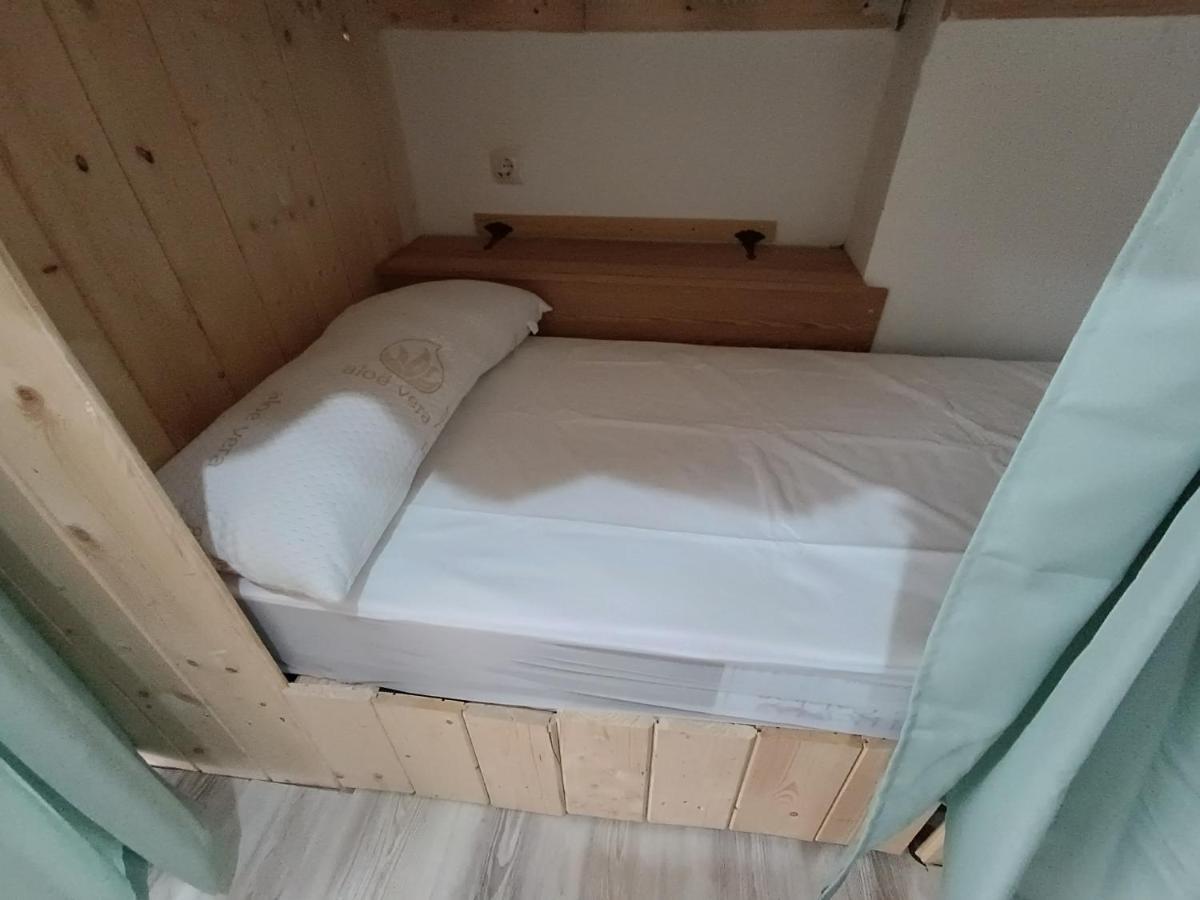 Hostel Bretema Lugo Exteriör bild